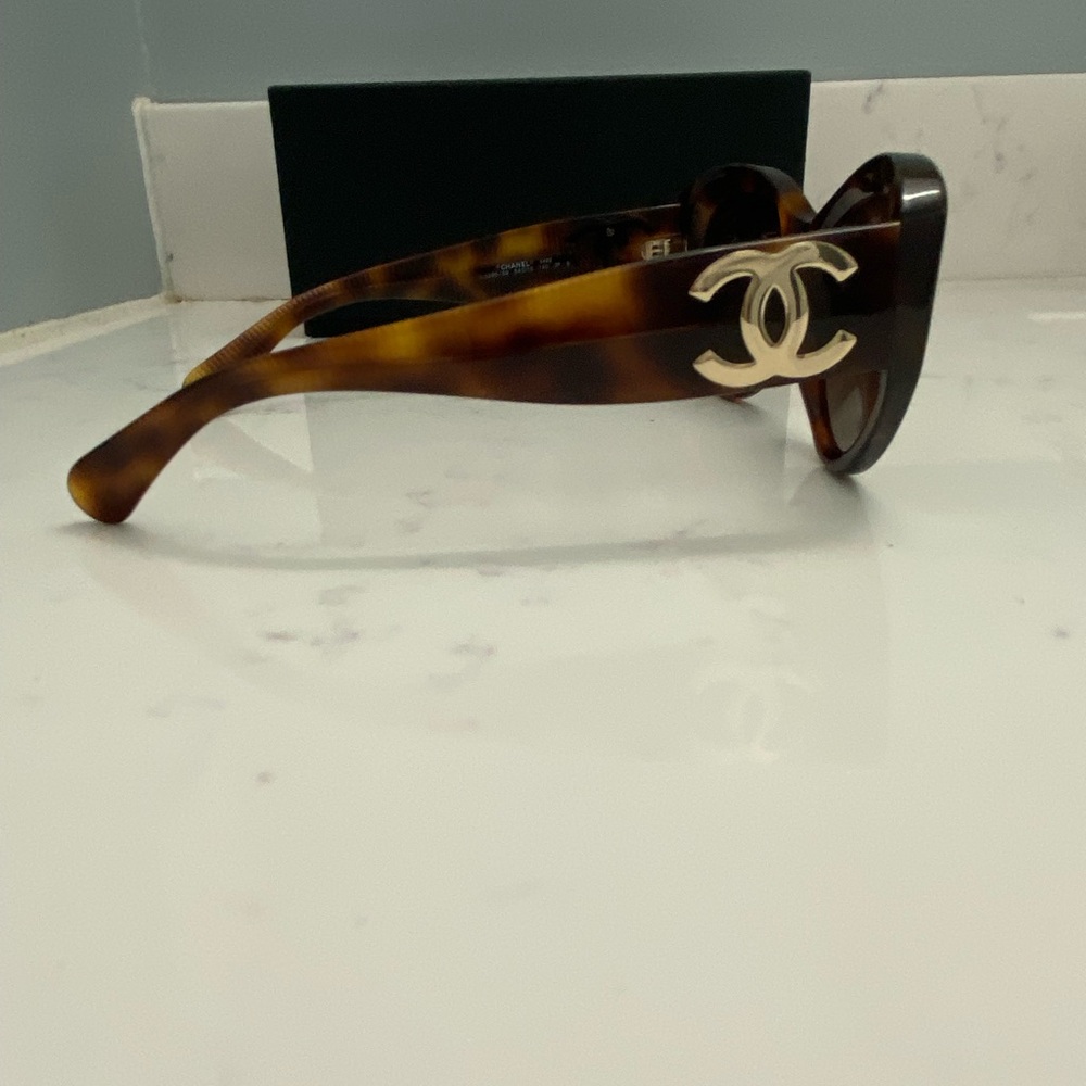 Chanel butterfly sunglasses - Picture 4 of 7